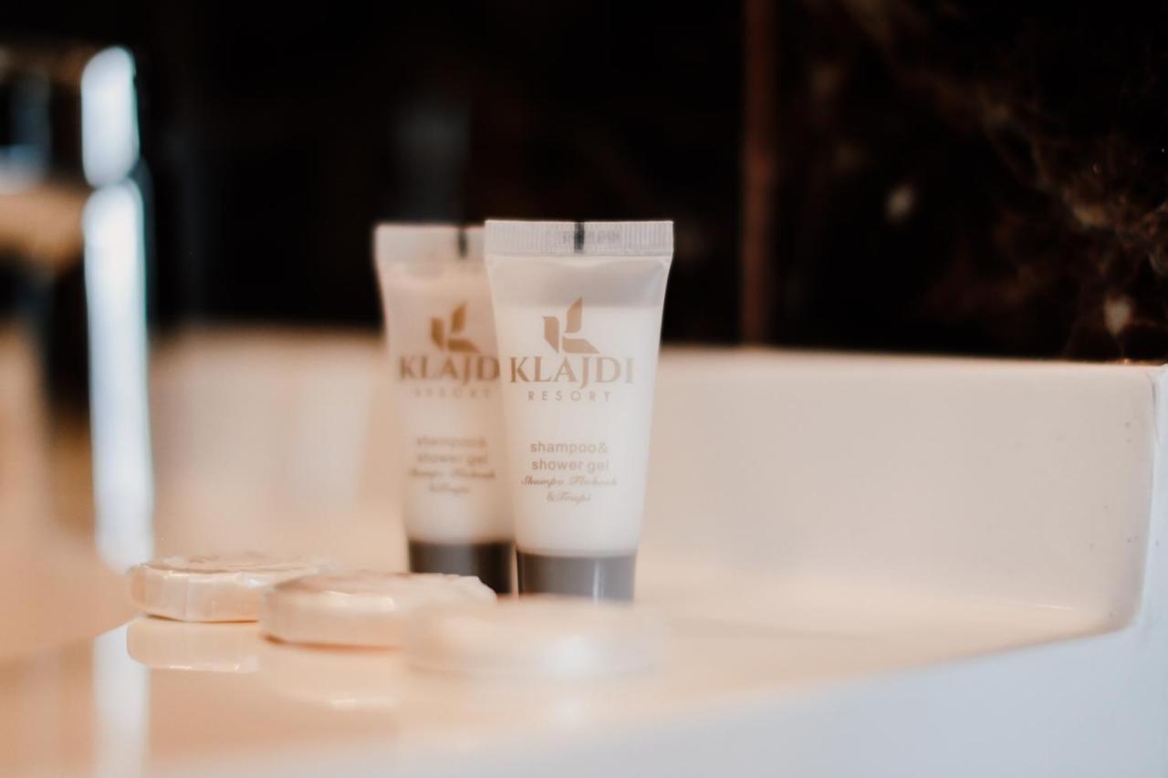 Klajdi Resort & Spa โกเลม ภายนอก รูปภาพ A set of amenities by ALATORIUM