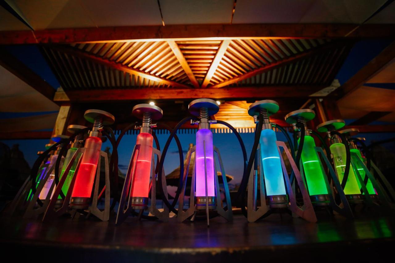 Klajdi Resort & Spa โกเลม ภายนอก รูปภาพ A row of lava lamps