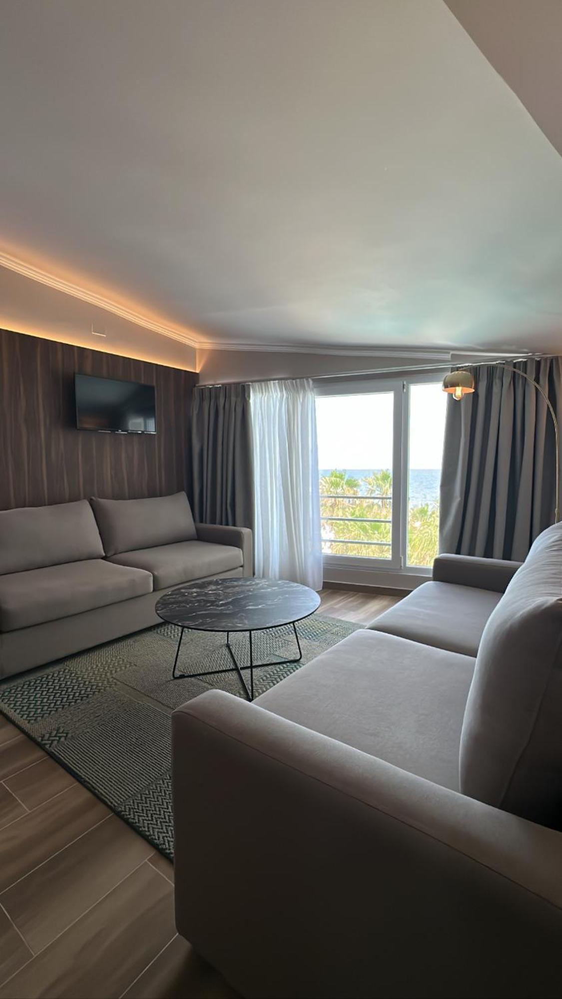 Klajdi Resort & Spa โกเลม ห้อง รูปภาพ A living room in a hotel